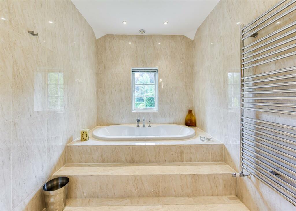 14 Wergs Hall Road-bed1 ensuite4.jpg