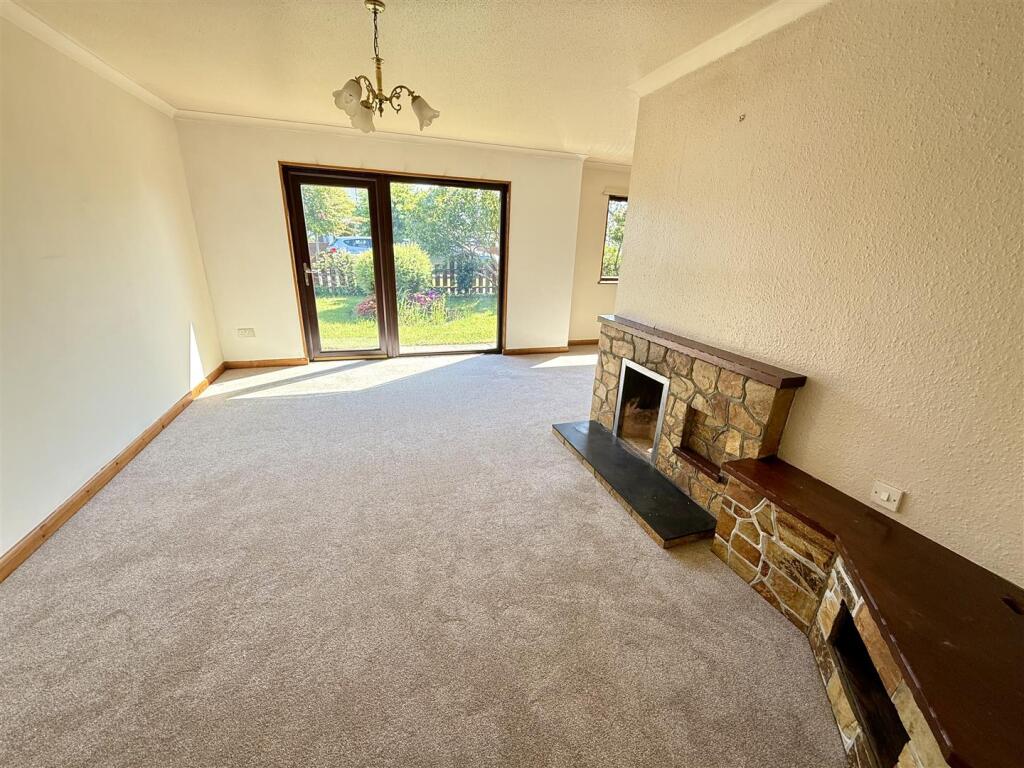 OPEN PLAN DINING ROOMLIVING AREA