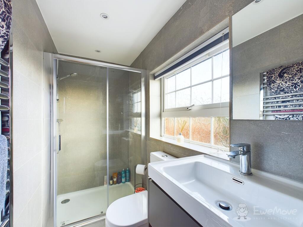 Ensuite to Main Bedroom