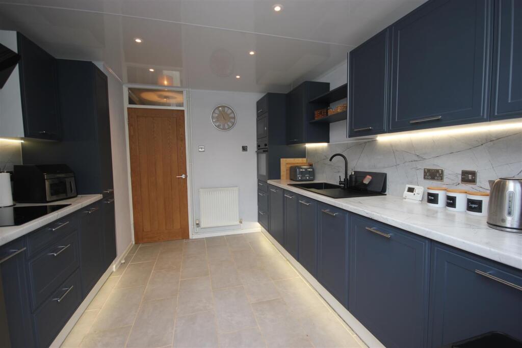kitchen b.JPG