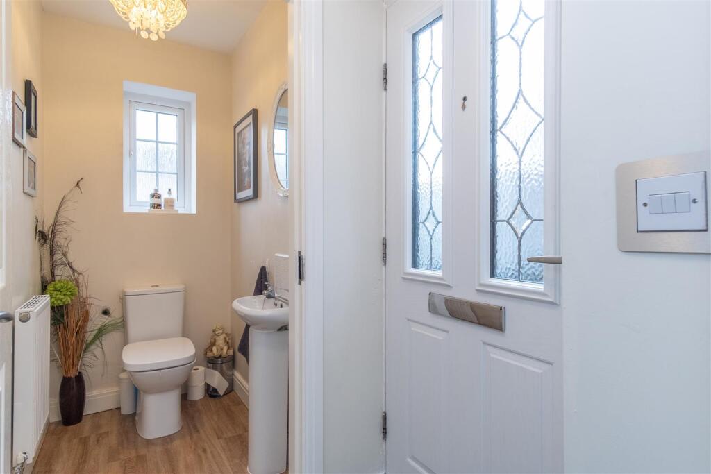 Entrance Hall/WC