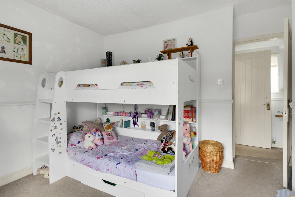 2 Clock Row (Bedroom 2 - 1)