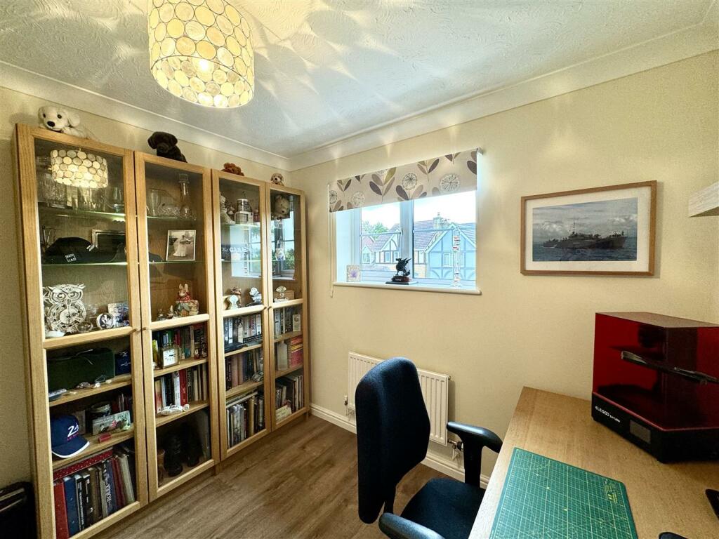 BEDROOM 4