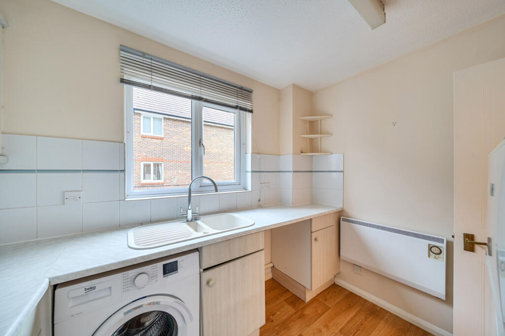 1376742-11-690b4a...