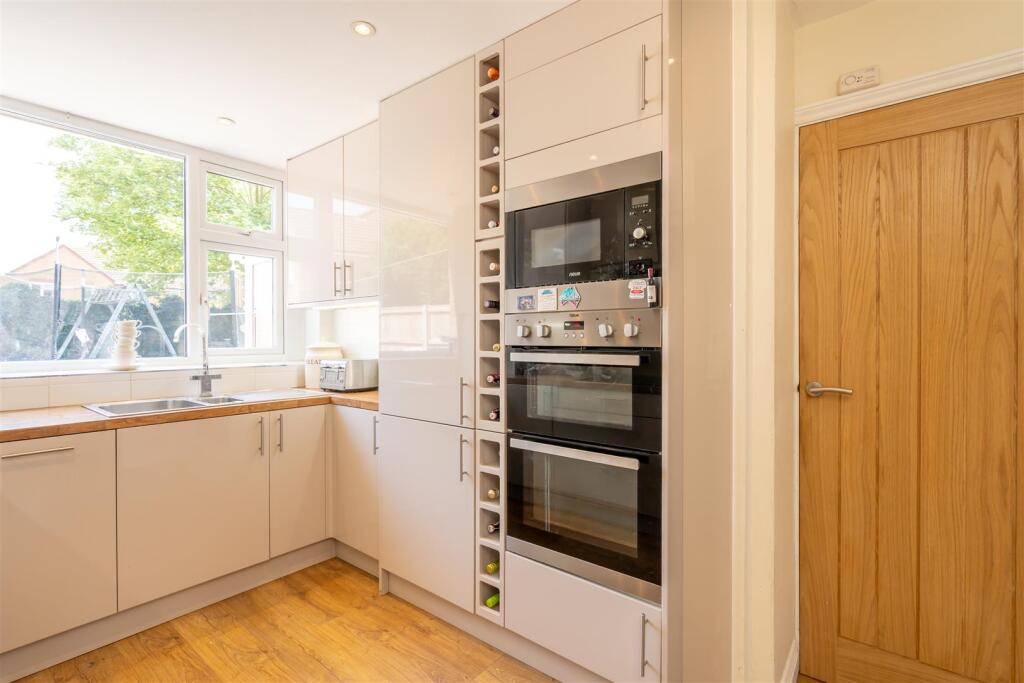 Kitchen (2).jpg