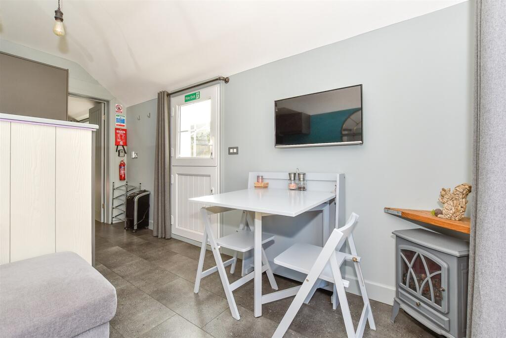 Annexe Kitchen/ Living Room