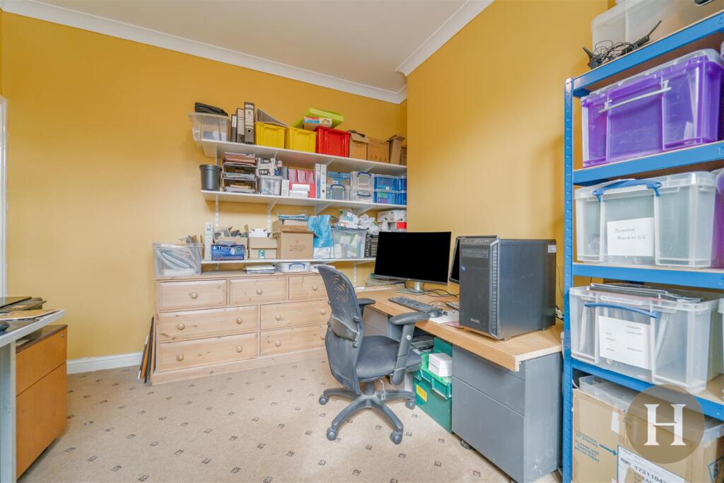 Hadleigh Estate Agents-32.jpg