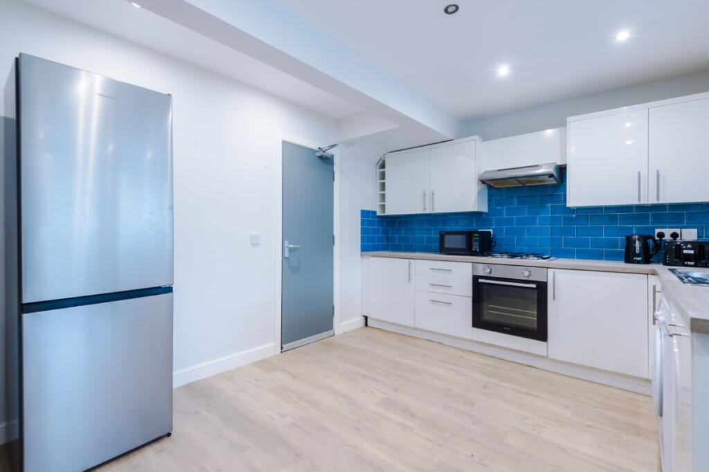 10 Holcombe, Kitchen 3