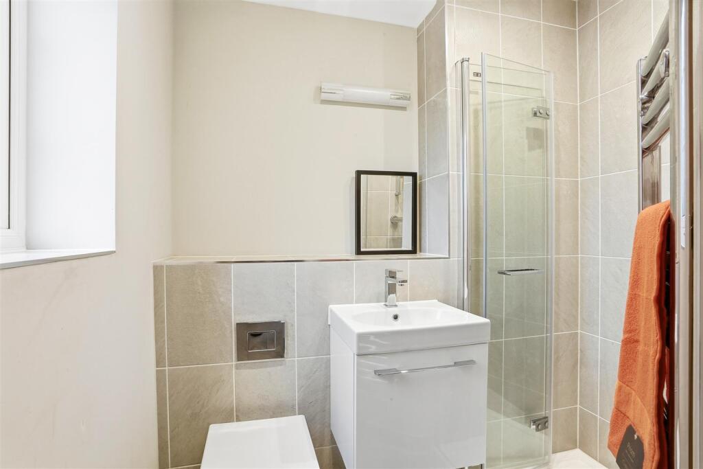 1590753081 - 2 Stanton Grove, KT20 - 12.jpg