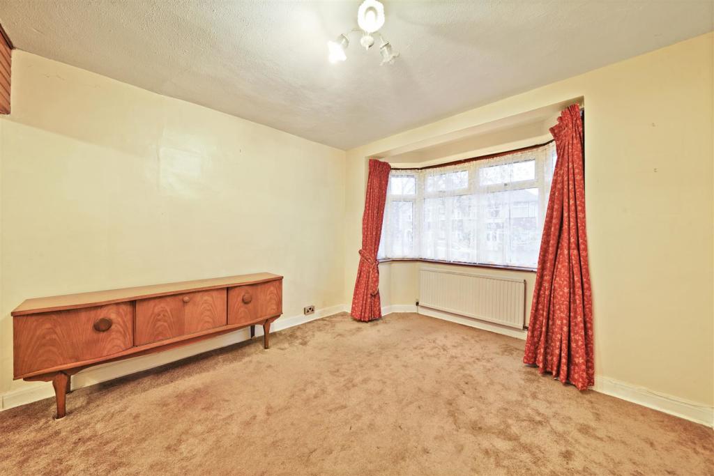 37 Currey Road - UTAmofcELIoHWBuVZcAj.jpg