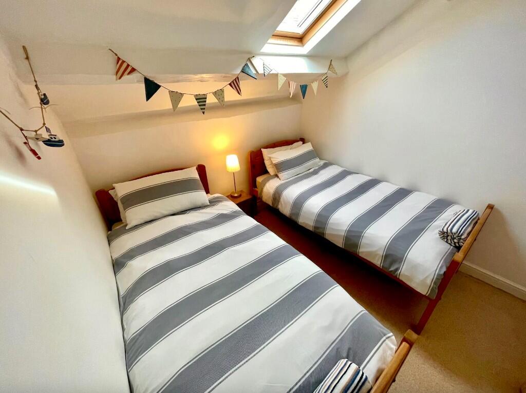 Twin Bedroom 