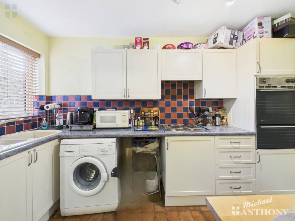 CAM03218G0-PR0734-STILL004