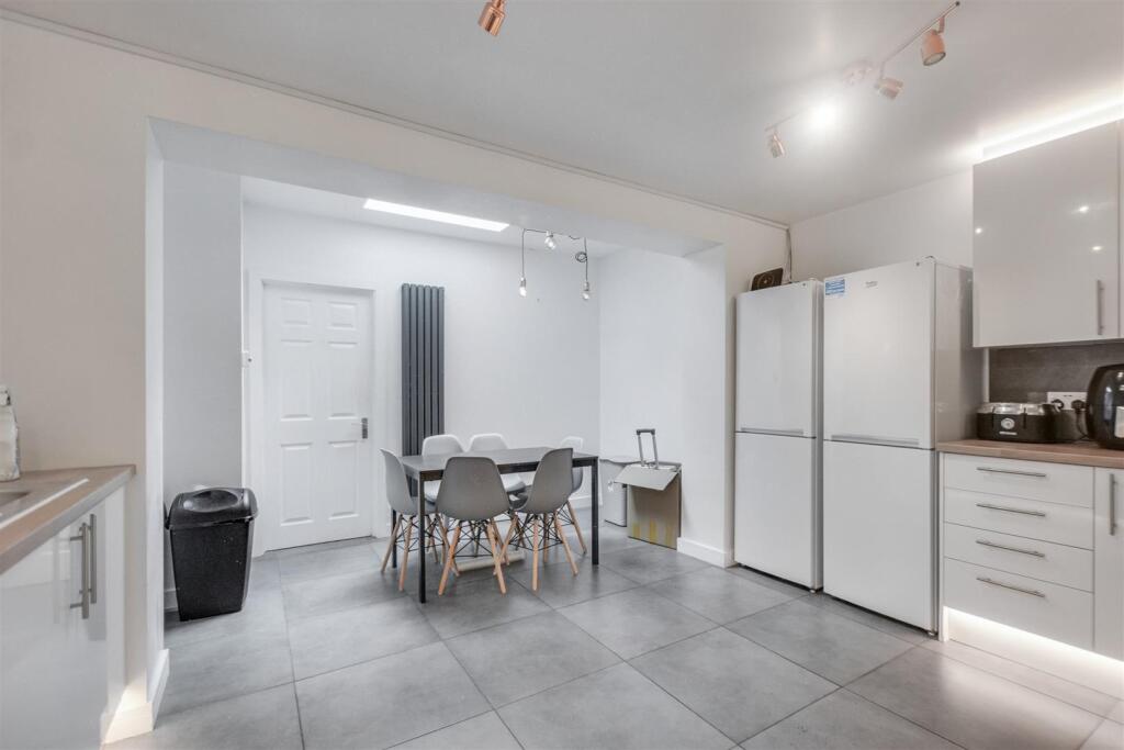 Living Kitchen_1.jpeg