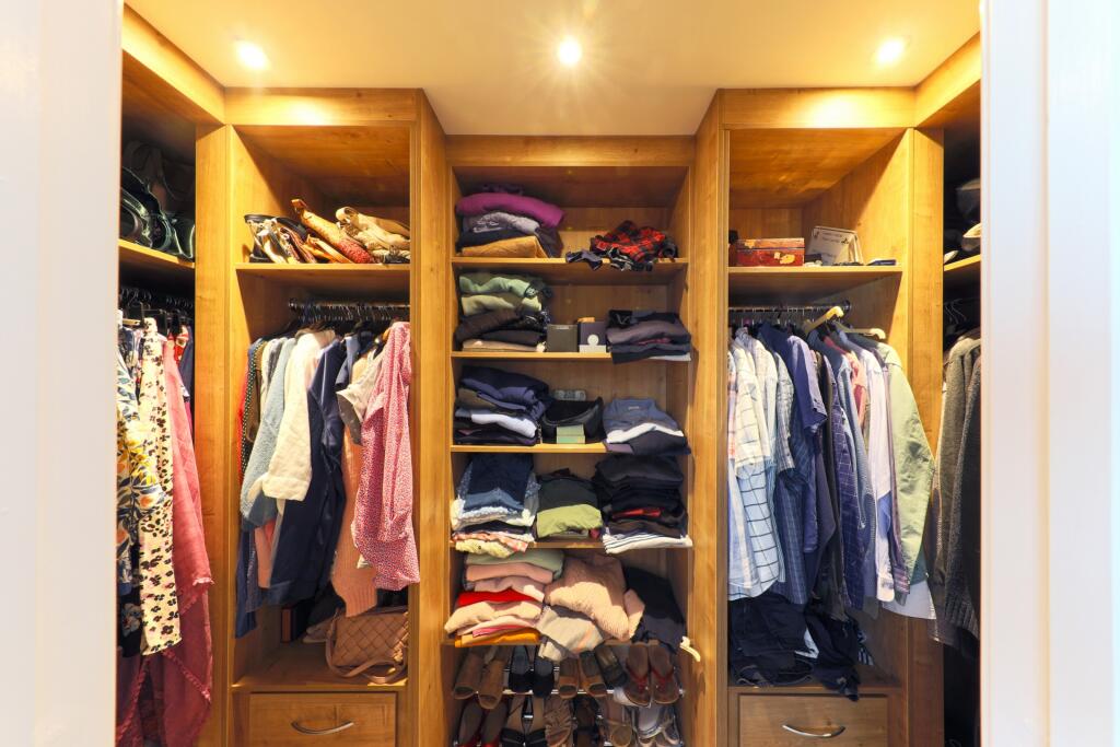 Walk-in wardrobe
