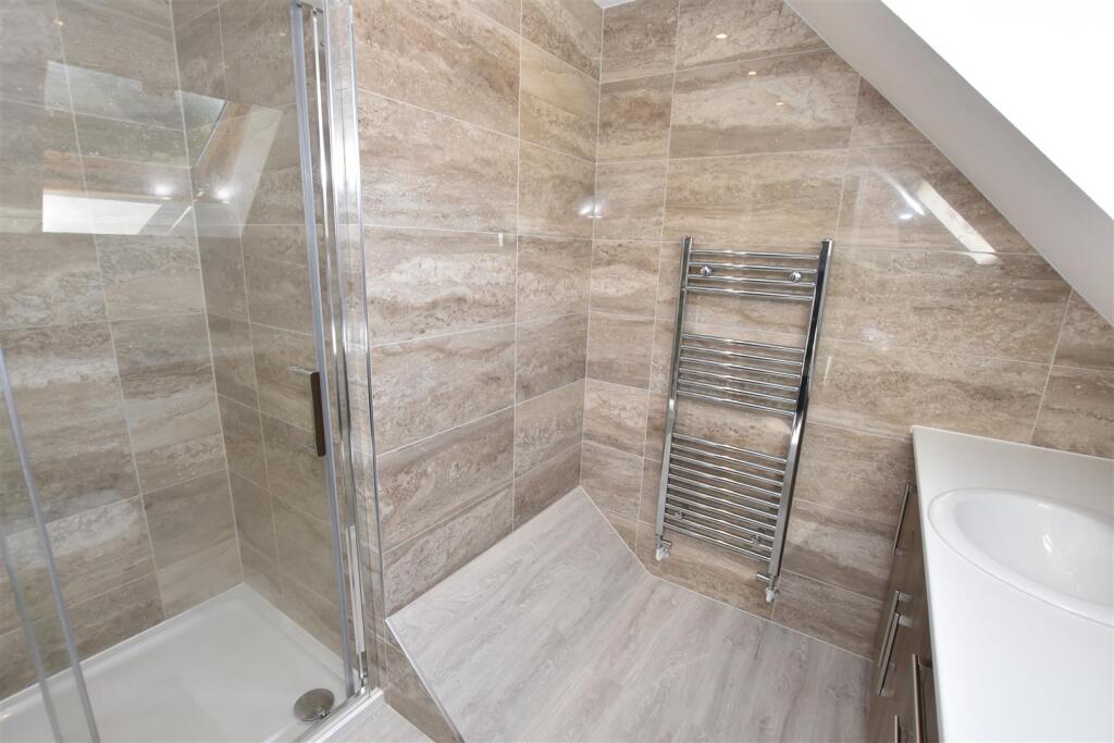 EN SUITE