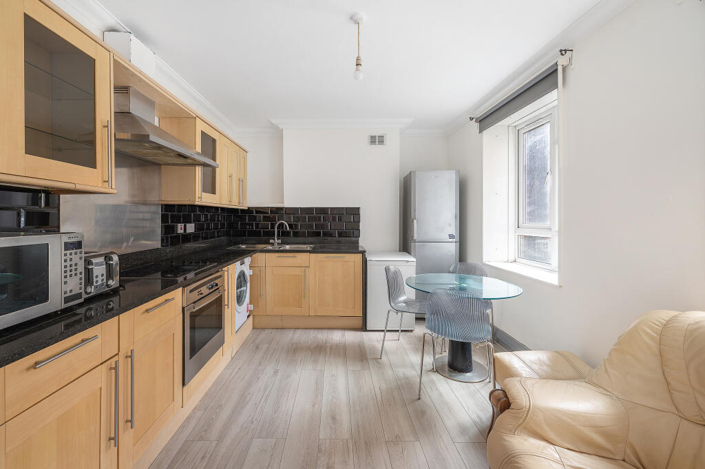 21 White&#39;s Square-2