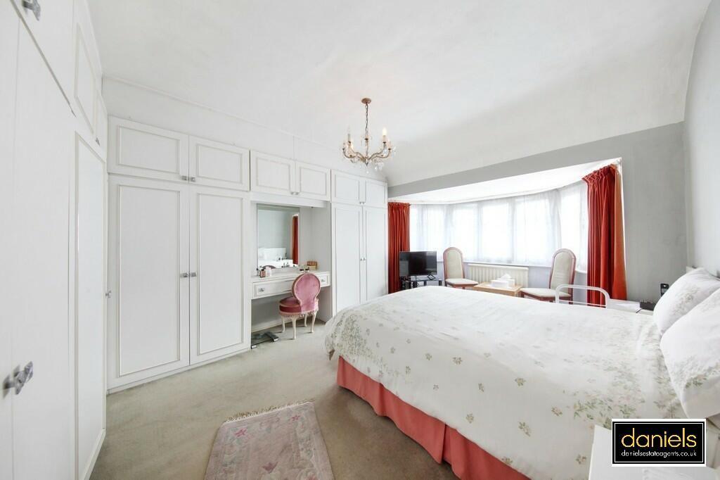 Bedroom 1 (2).jpg