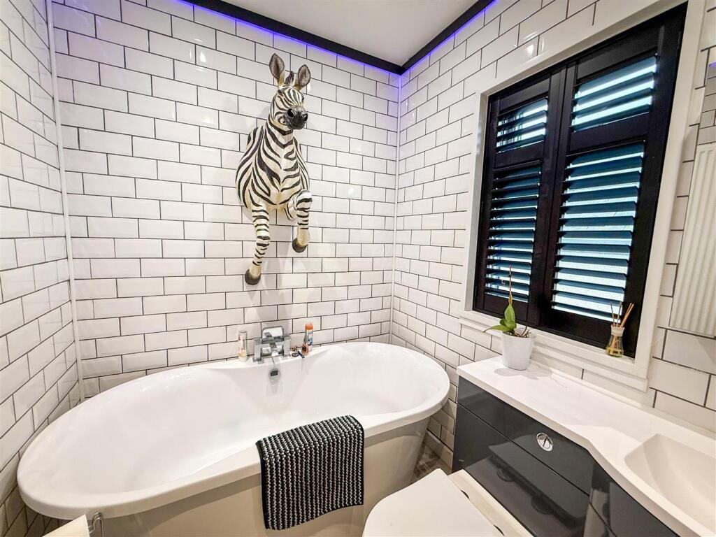 FAMILY BATHROOM