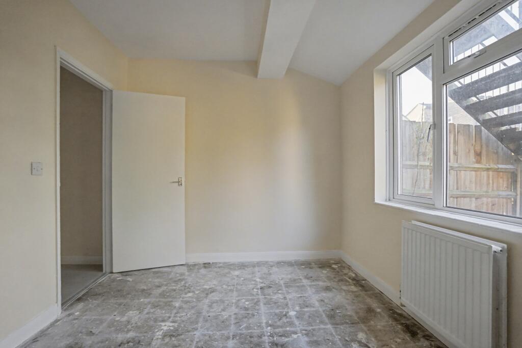 Flat A, 72 Earlsfield Road, Wandsworth, London, SW18 3DN