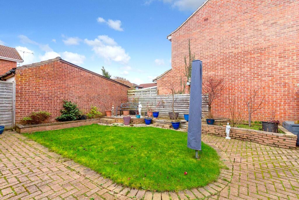 Paddock Close - Garden2