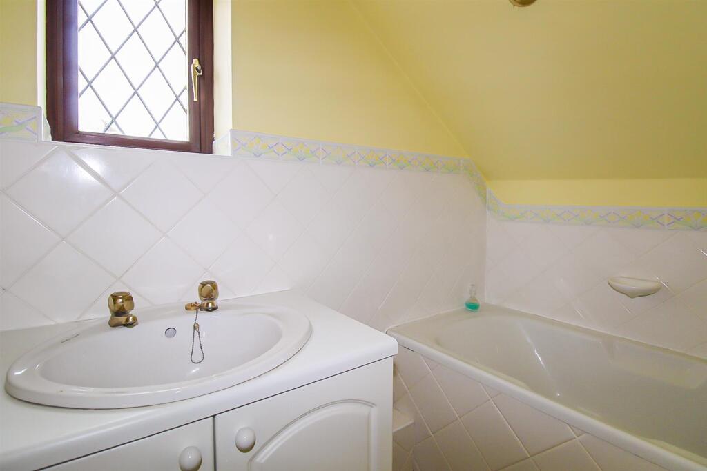 EN SUITE BATHROOM/W.C.