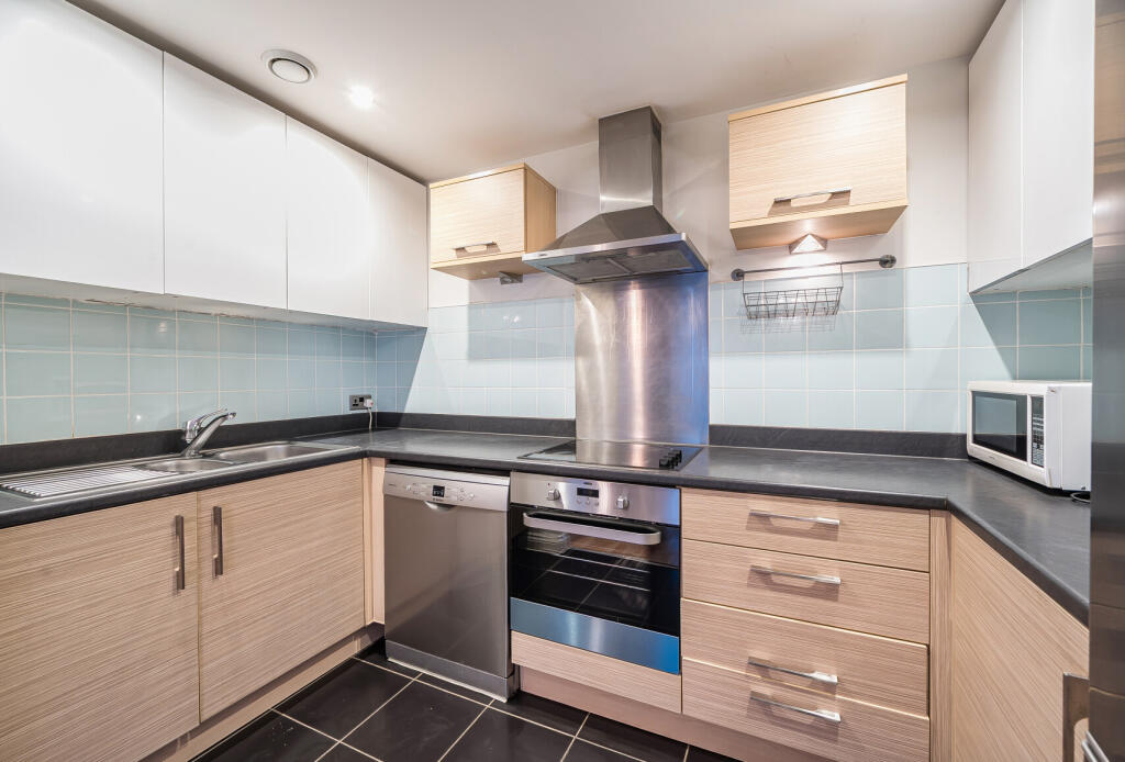 1350376-7-690246f...