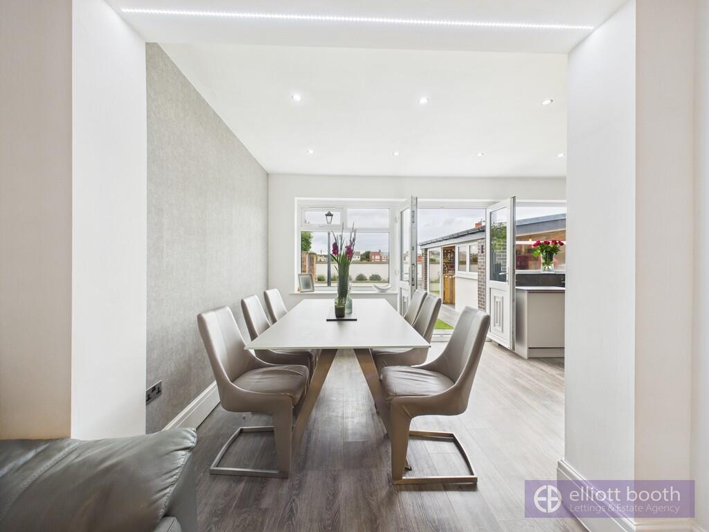 Open Plan Dining ...