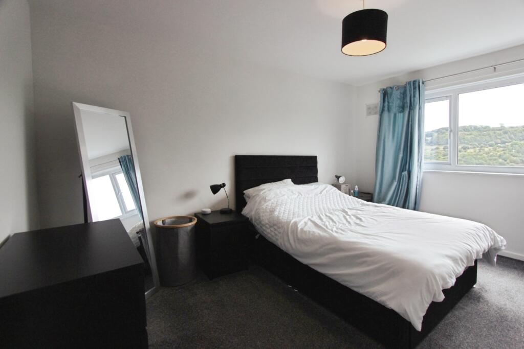 pbox-bedroom-326534.JPG
