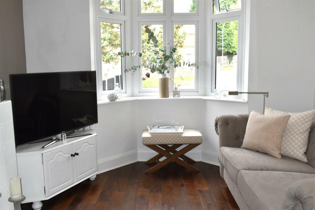 lounge 3.JPG