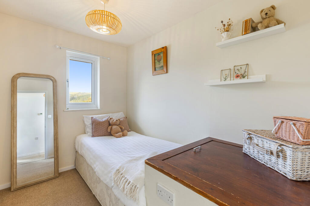 22 Bedroom 69 Hermitage Road Dartmouth - 250911