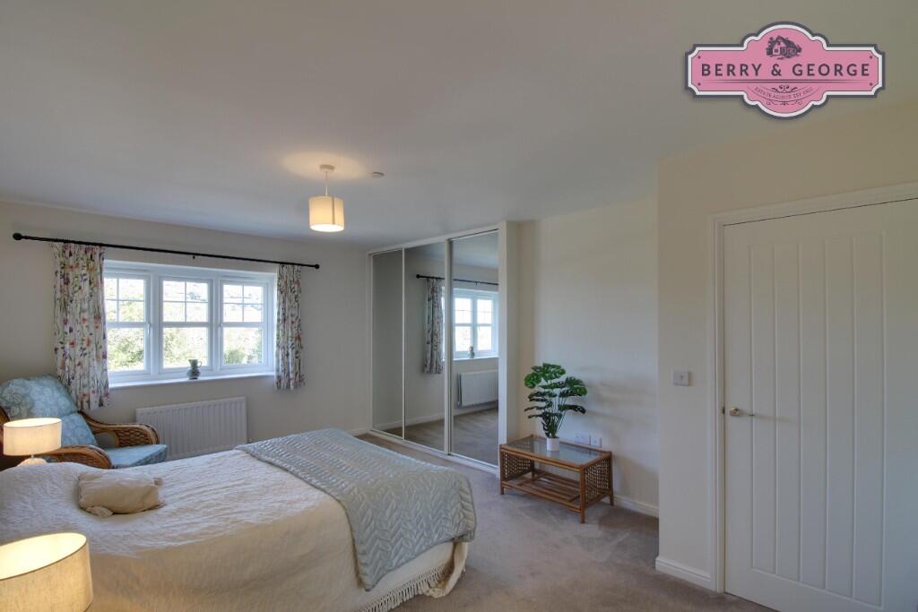 MAIN BEDROOM