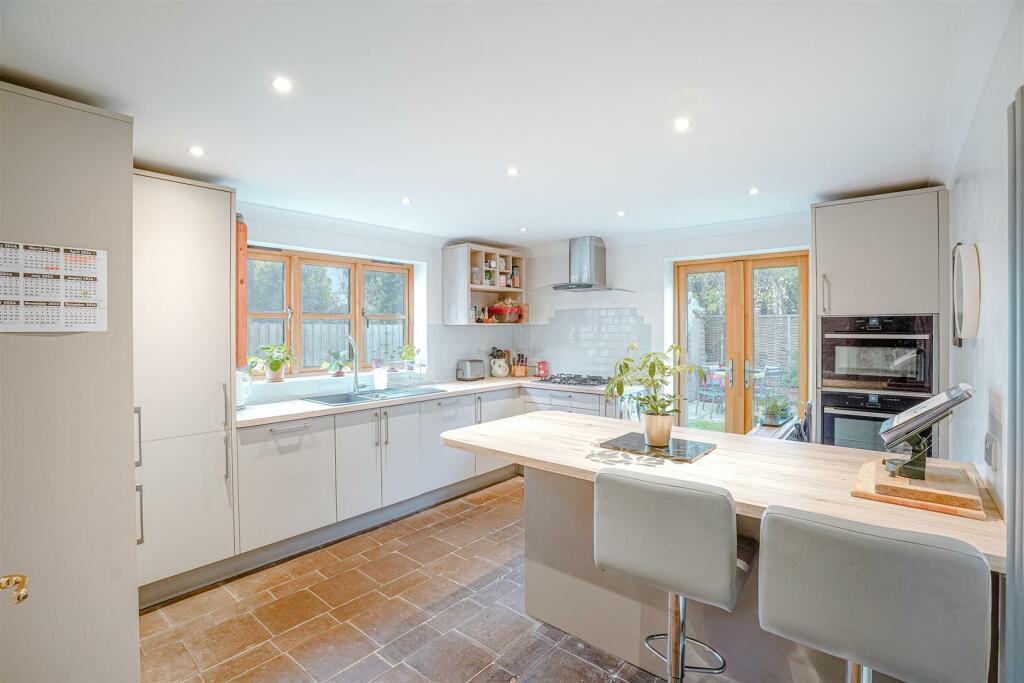 12A Copperfield Way, Burwell-13.jpg
