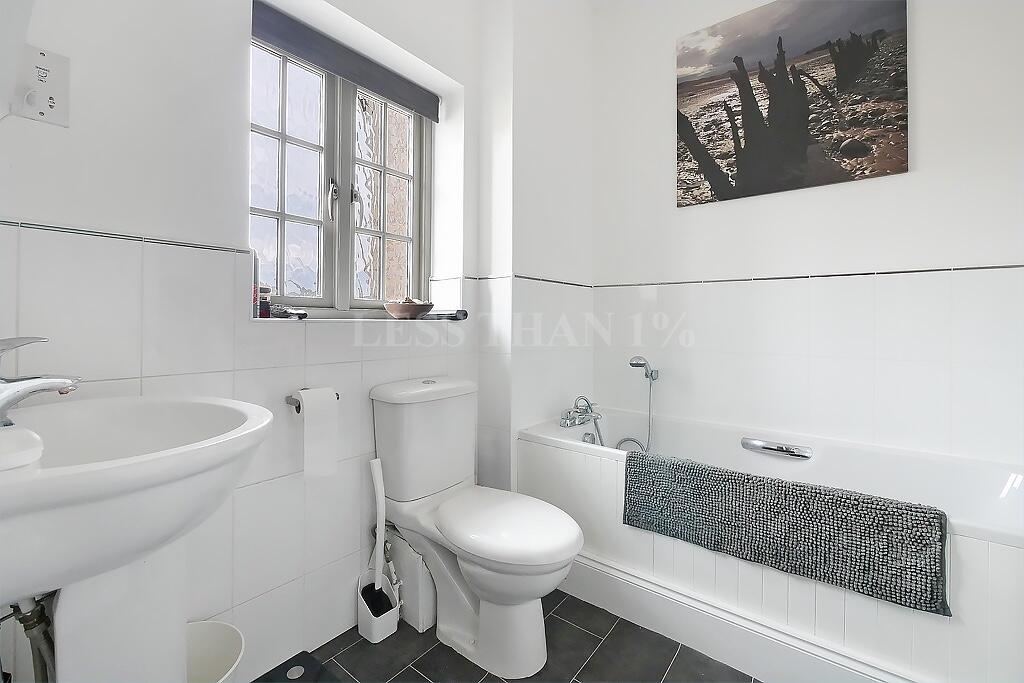Bathroom (2nd Floor)