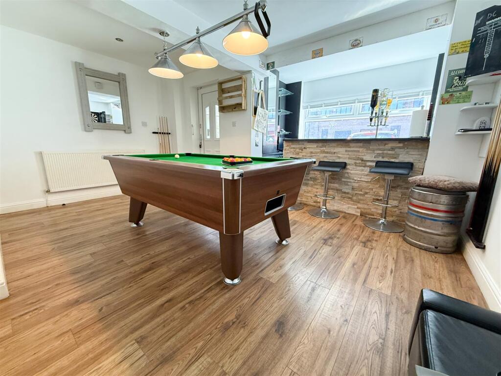 GAMES ROOM WITH BAR