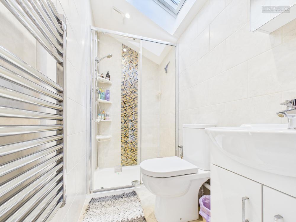 En-Suite To Master Bedroom