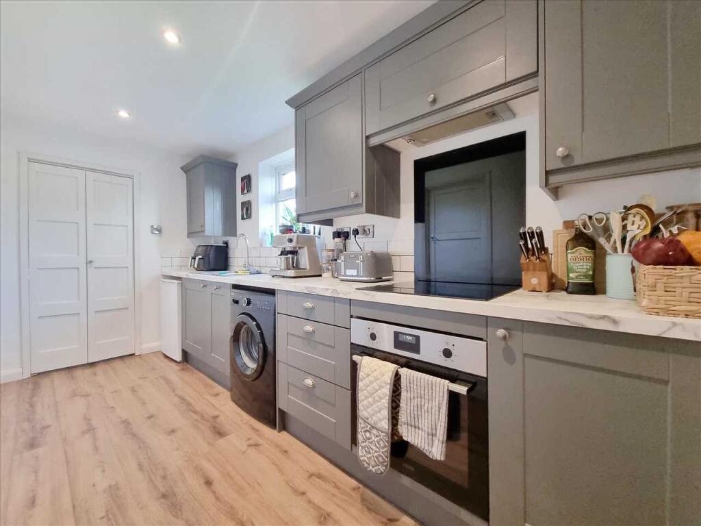 Kitchen: