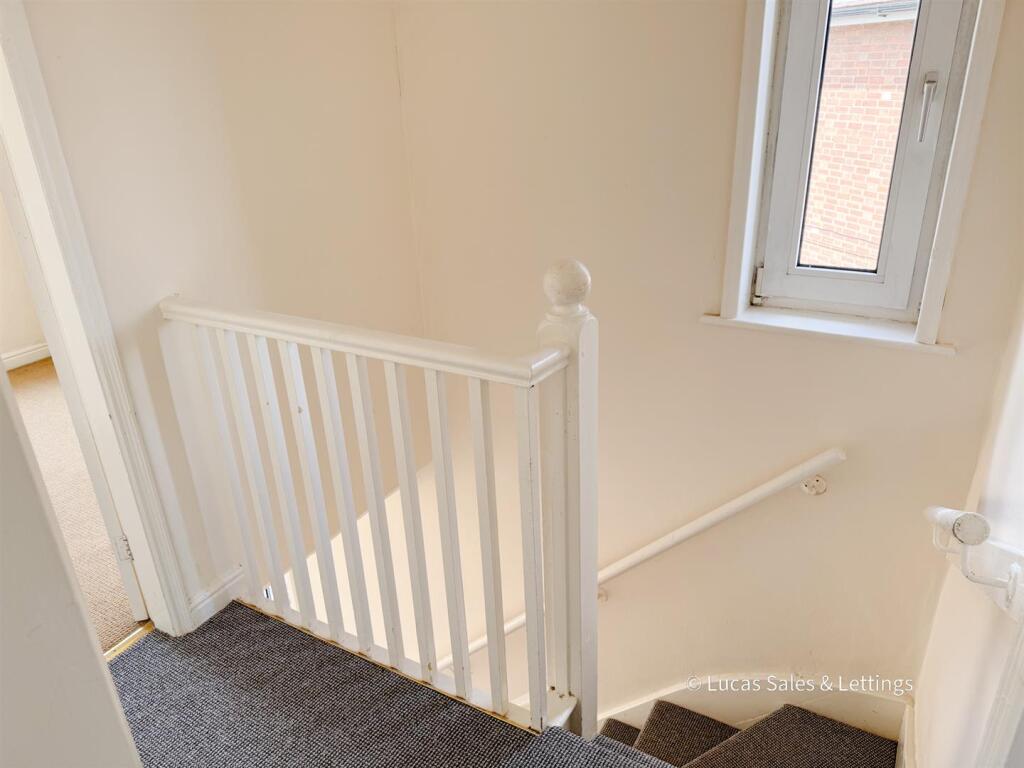 15 Hillside Ave Kettering-11.jpg