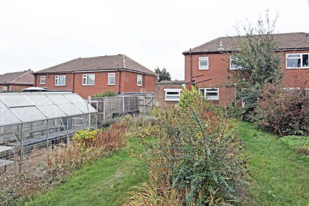 IMG_6552 garden rear.jpg