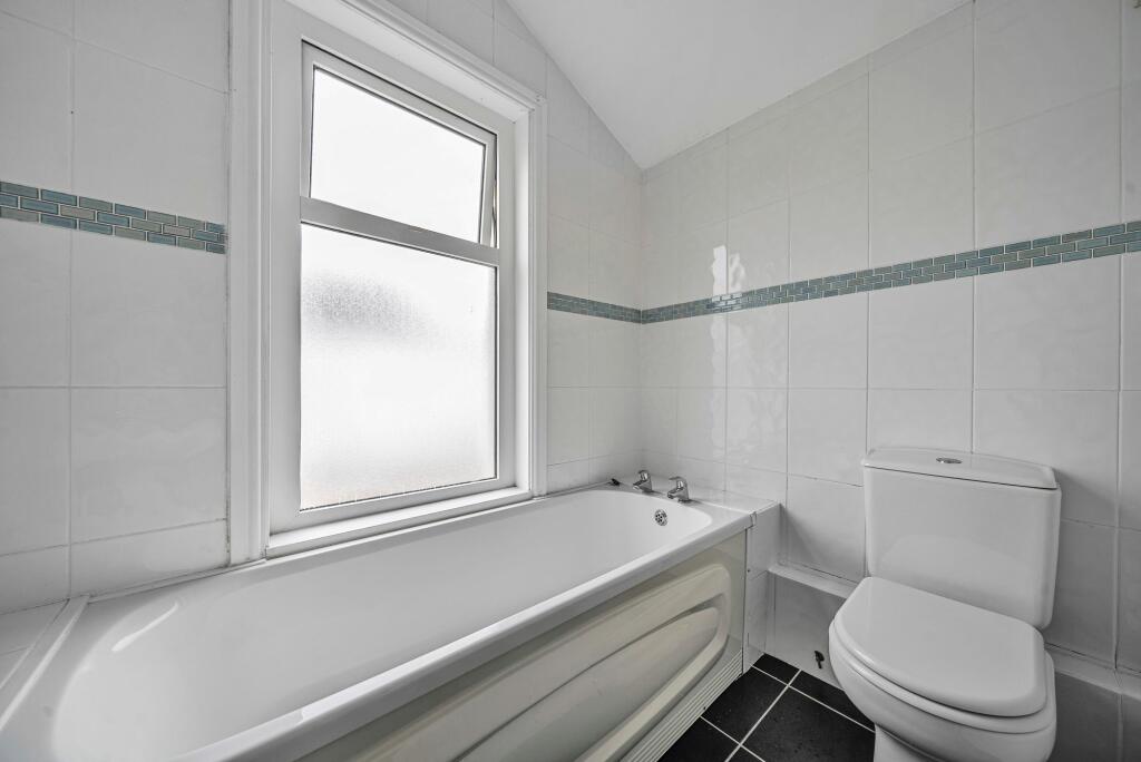 Bathroom W.C (1)