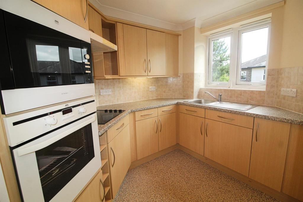Kitchen NEW.jpg