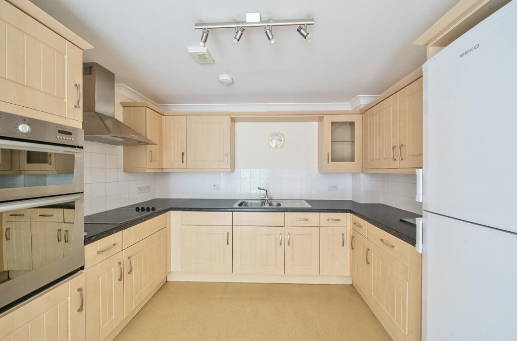 1315700-19-685d48...