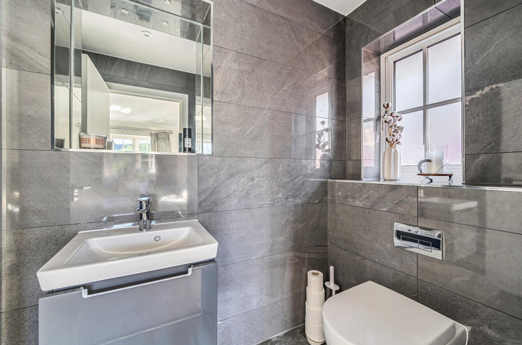 1372507-24-68fb49...