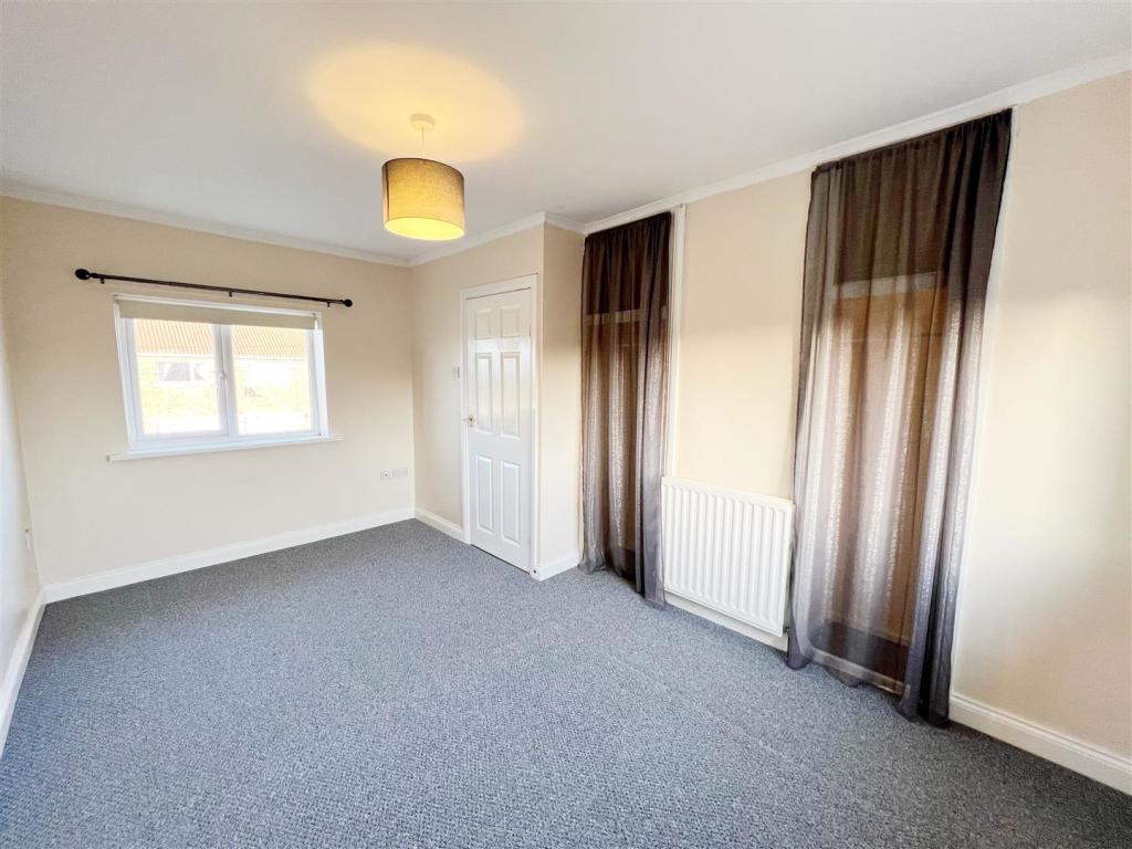 Bedroom 1 pic 2.jpg