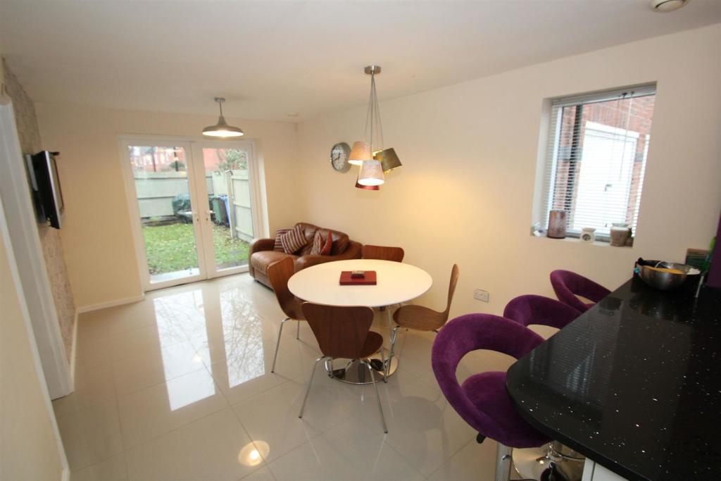 Dining Kitchen Aspect 4