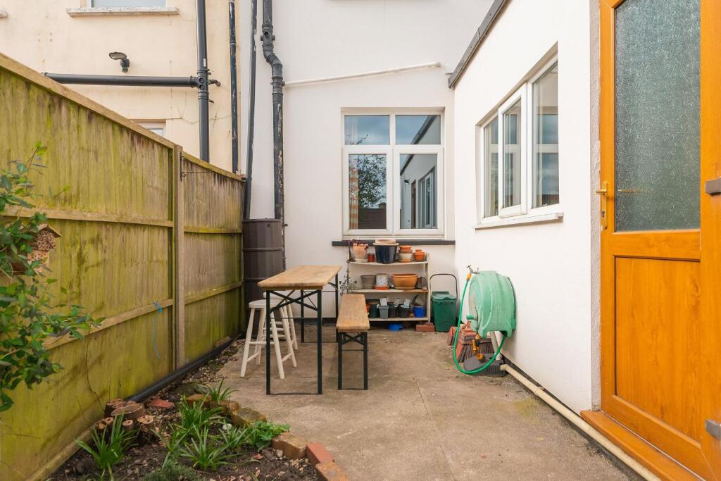 1K7RSH - External F.jpg