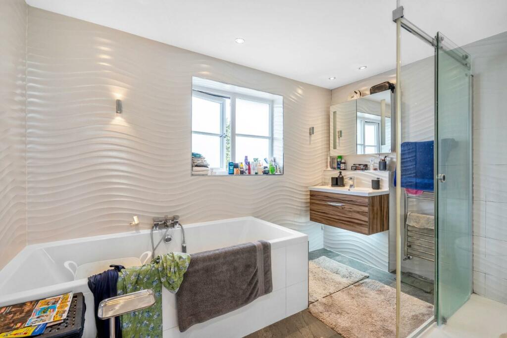 En-Suite Bathroom