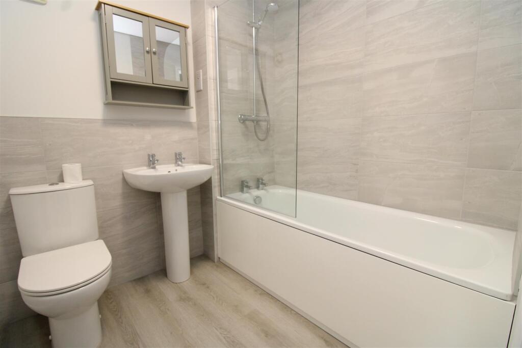 Family Bathroom.JPG