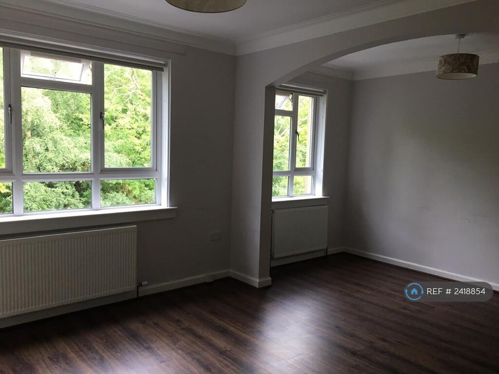 Lounge/Dining Area