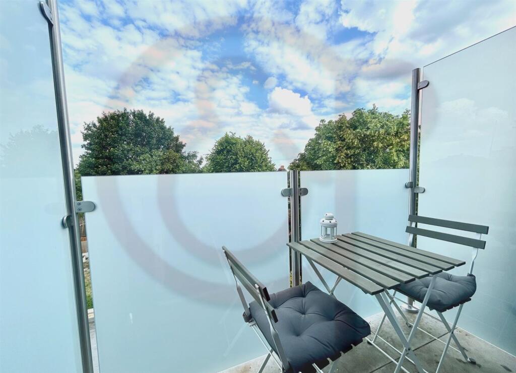 Bedroom 3-balcony.jpg