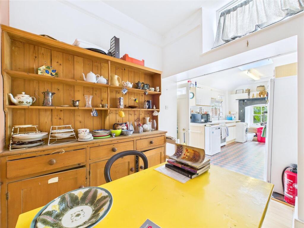 7 - LARGE HOUSE WITH ATTACHED 3- BED ANNEX THORNBU